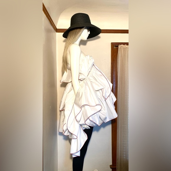 Fluffy Rustic White Sweetheart Dress - Sz Sm - Picture 3 of 9